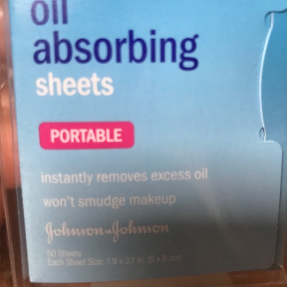 Clean & Clear Oil Absorbing Sheets 50 sheets per pack - Picture 8 of 8